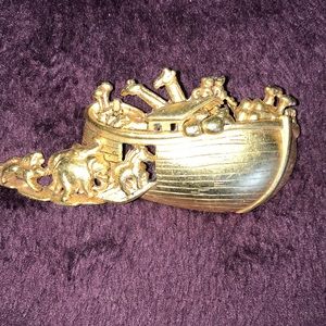 Gold Noah’s Arc brooch pin